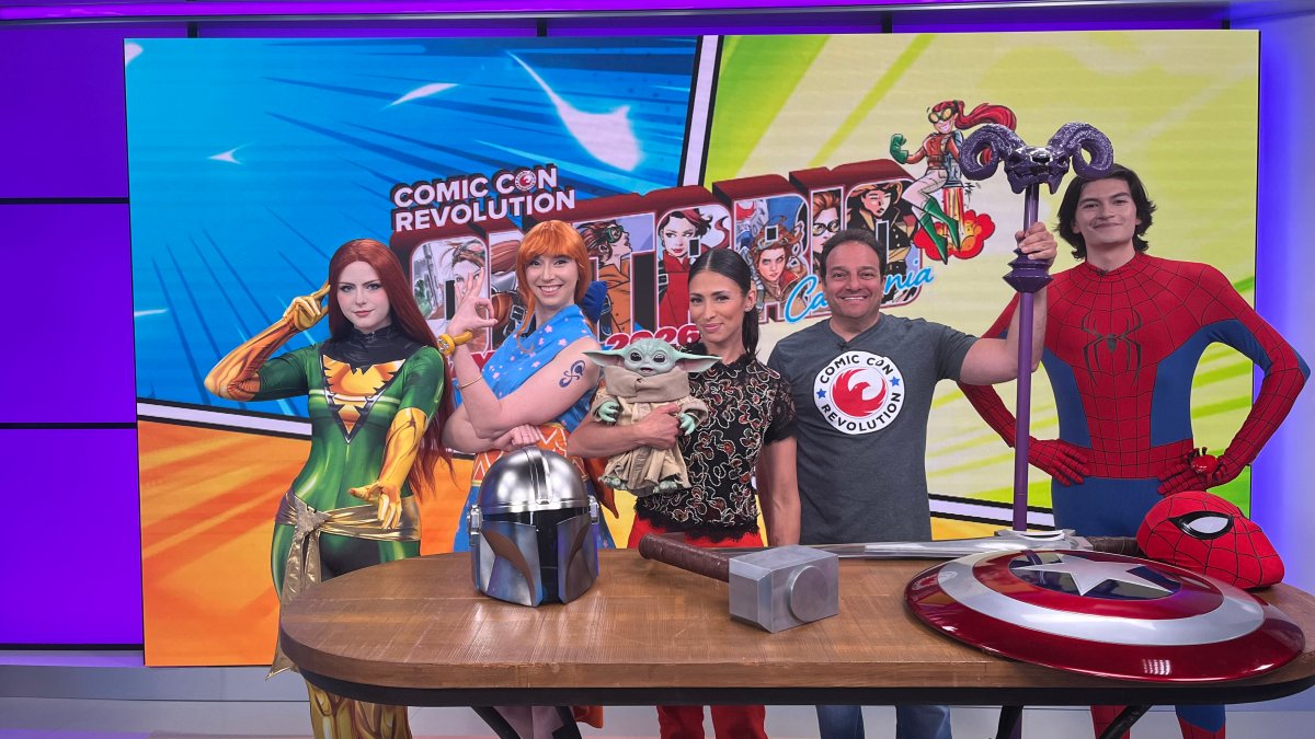 Comic Con Revolution kembali ke Ontario dengan cosplay, komik, & budaya pop.