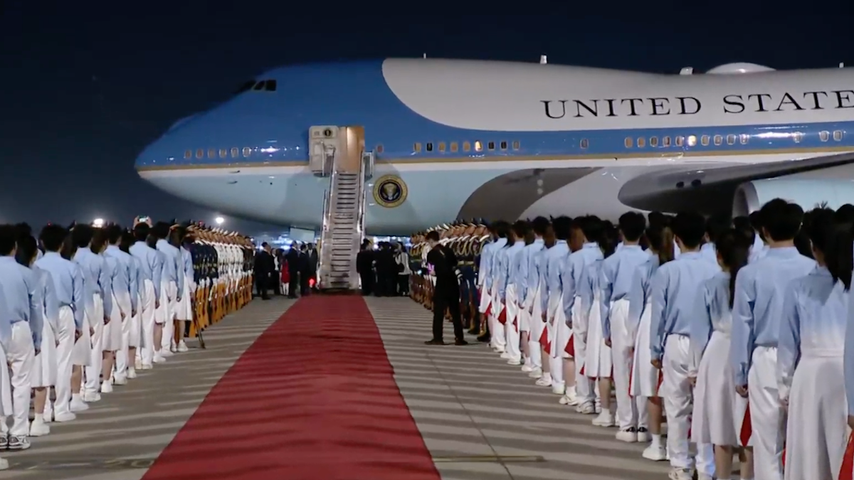 Trump arrives in China for high-stakes summit with Xi – NBC Los Angeles