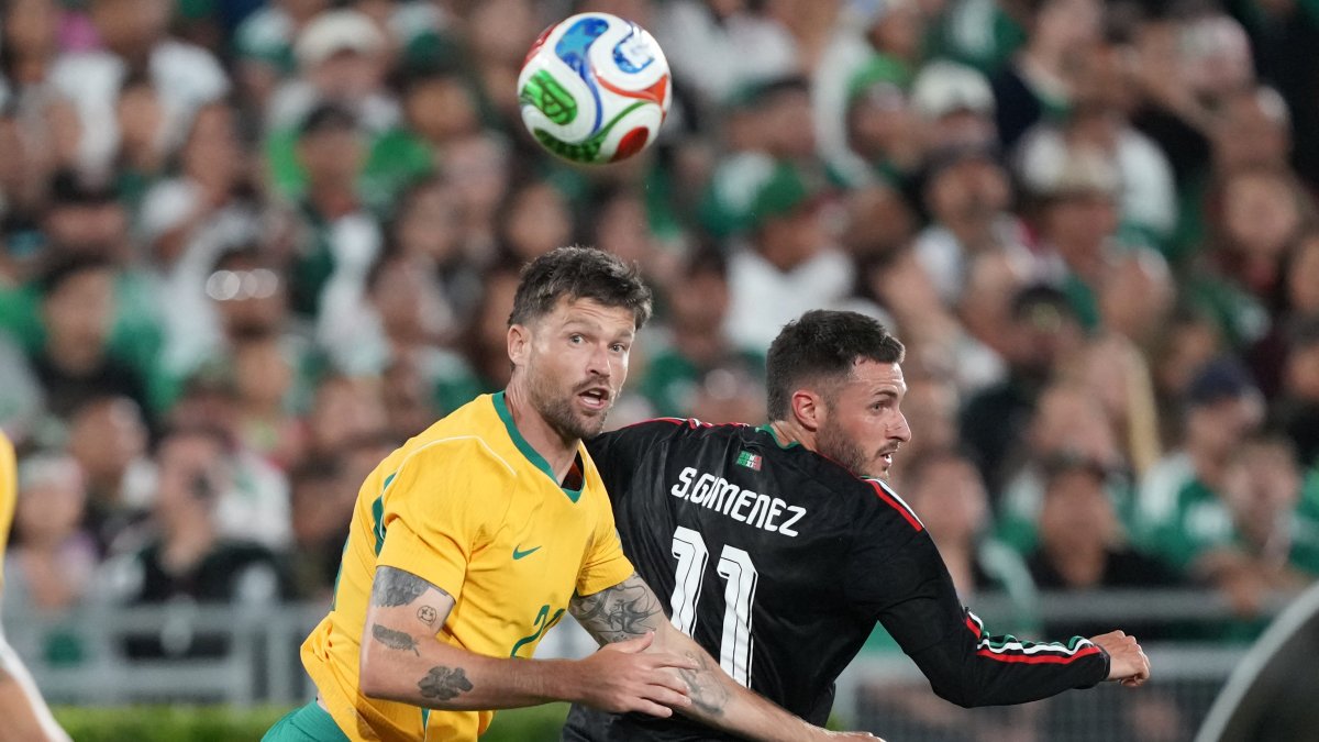 Mexico defeats Australia in World Cup warm-up at Rose Bowl