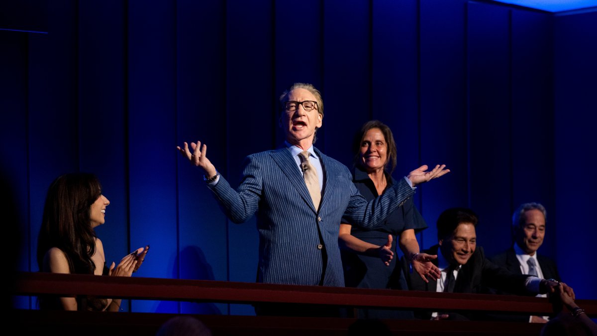 Comedian Bill Maher receives Twain humor prize amid uncertainty at Kennedy Center