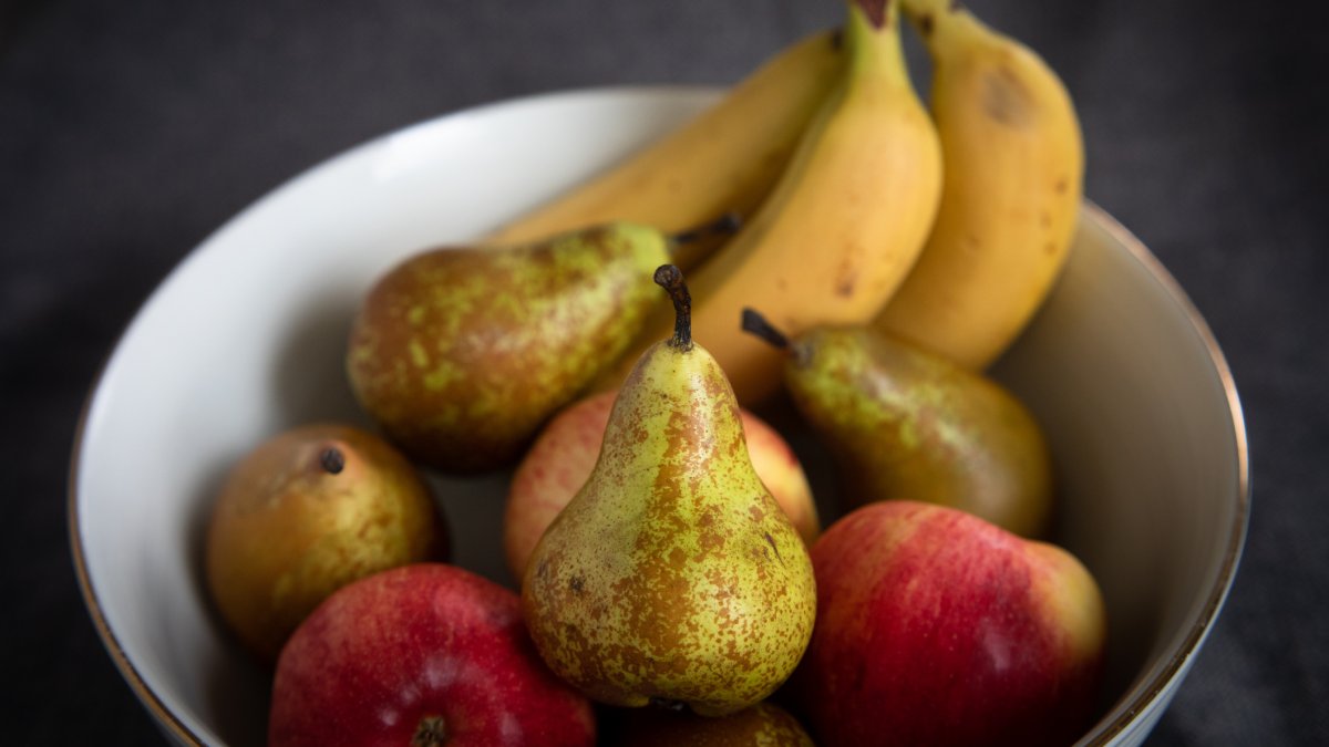 Fruits with the most prebiotics, according to dietitians