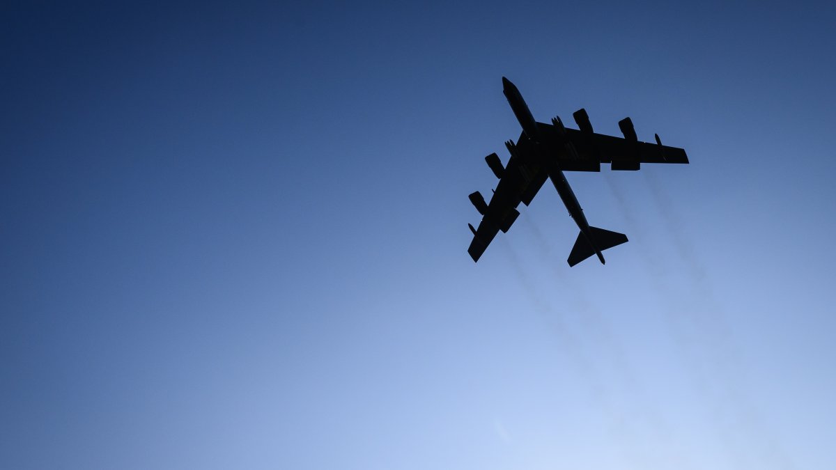 B-52 Stratofortress crashes after takeoff at Edwards Air Force Base - NBC Los Angeles