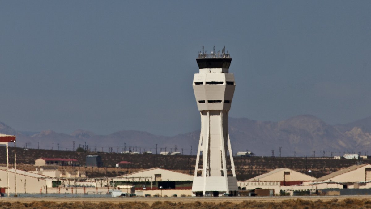 B-52 Stratofortress crashes after takeoff at Edwards Air Force Base