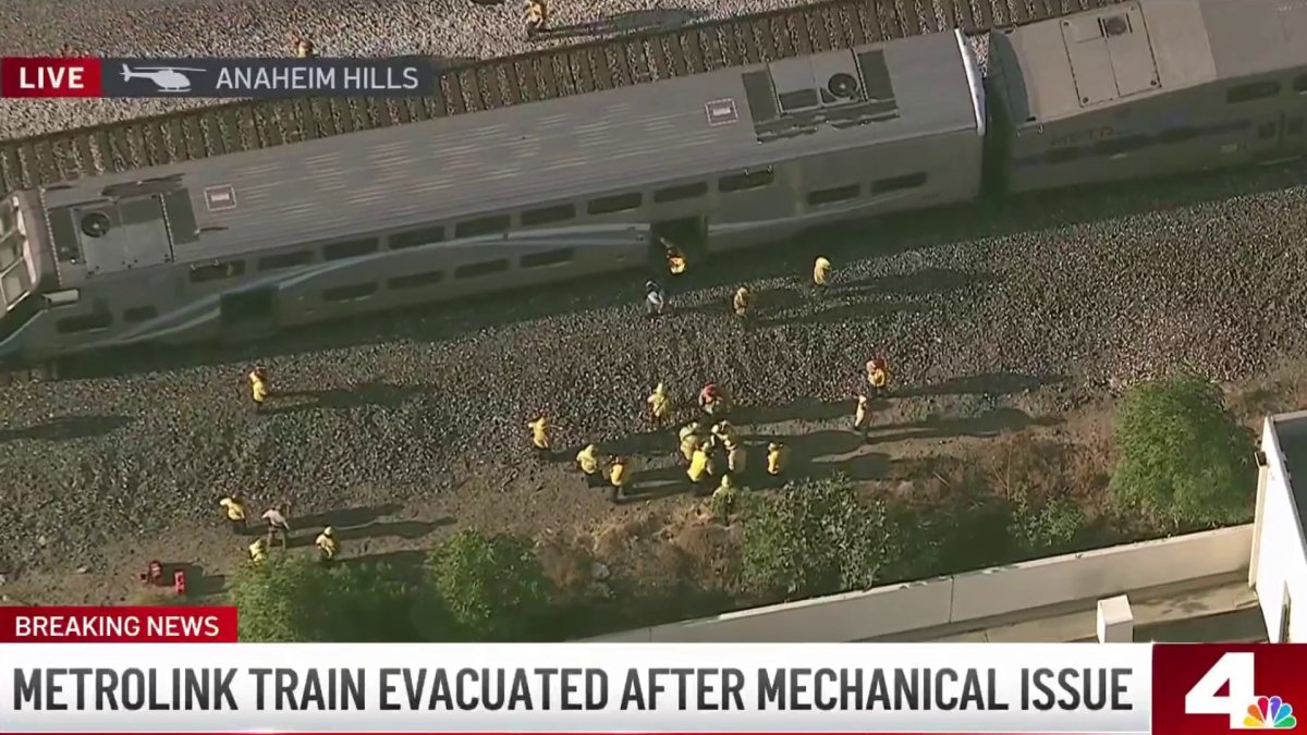 Metrolink mechanical issues prompts evacuation of passengers