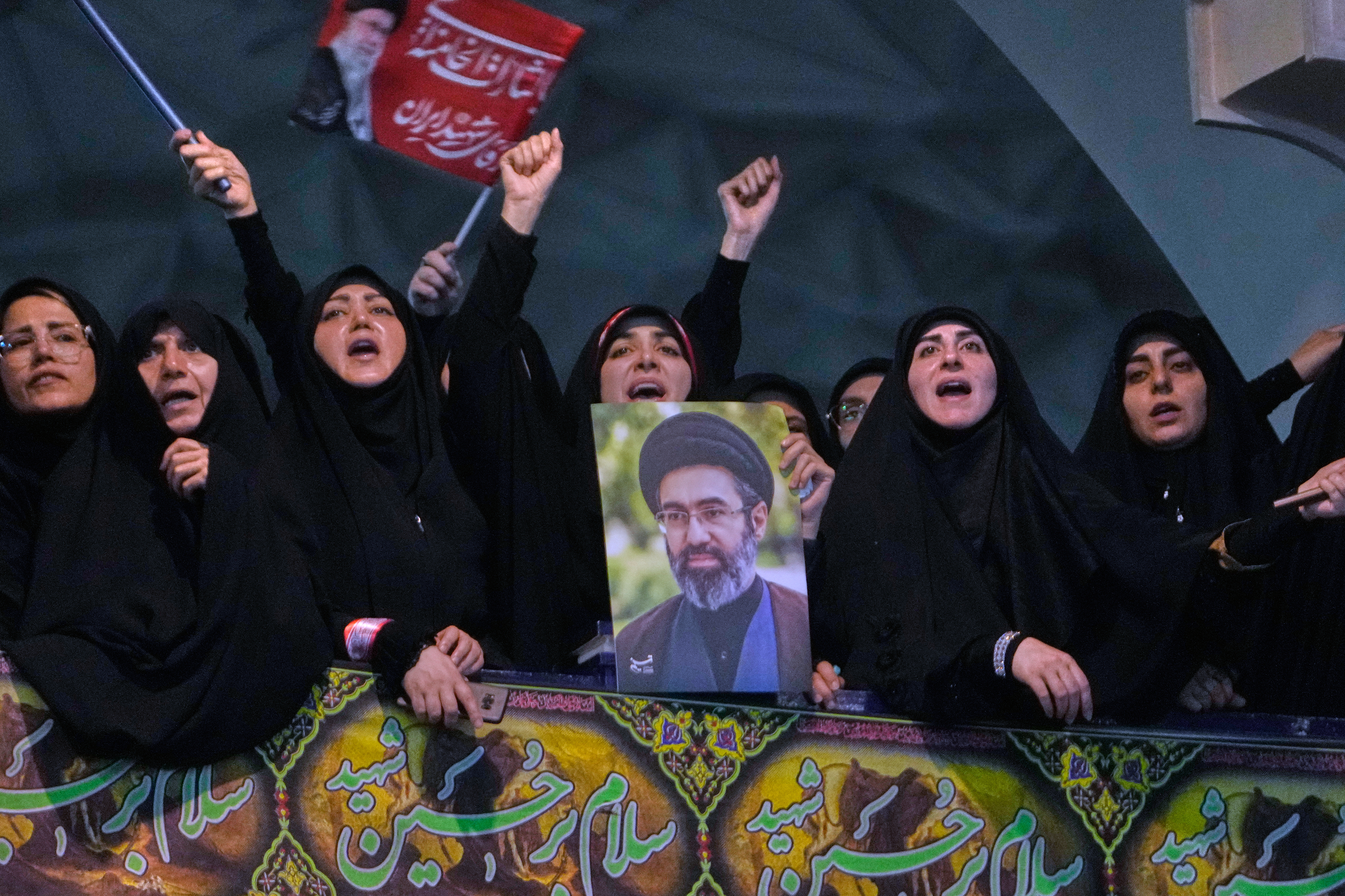 Iran threatens to halt all Mideast energy exports after U.S. reimposes blockade