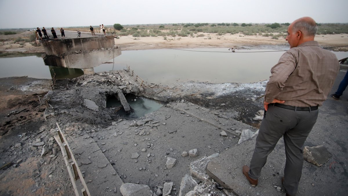 U.S. bombing expands as American troops killed and Iran retaliates against the Gulf st...