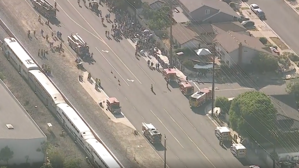 Dozens evacuated after mechanical issue stops Metrolink train in Anaheim Hills