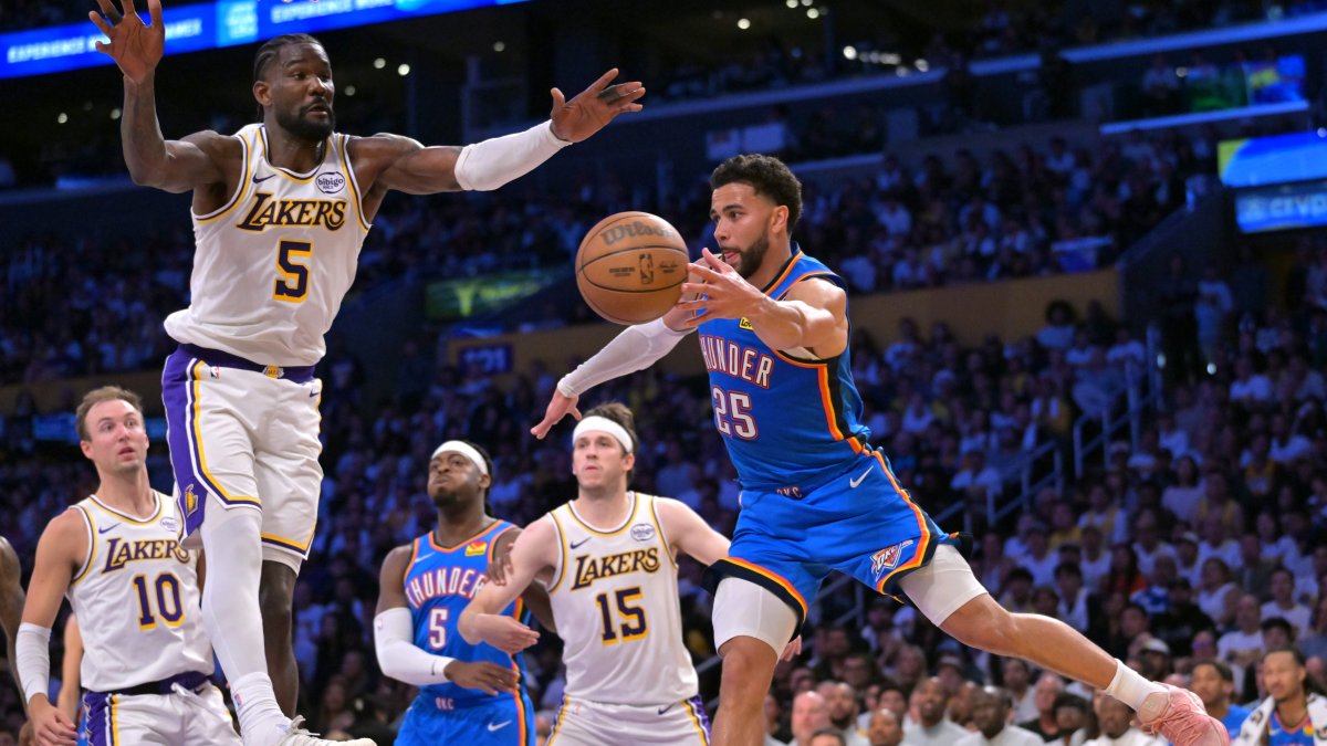 Lakers reportedly sending Deandre Ayton to Wizards for Jaden Hardy and picks