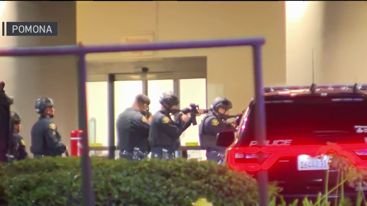 Workers and customers at Winco Foods evacuated amid police investigation