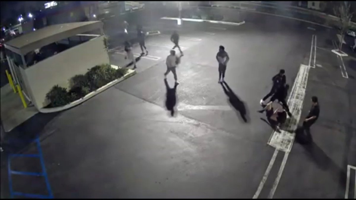 Santa Ana police search for suspects who attacked and robbed man for his jewelry