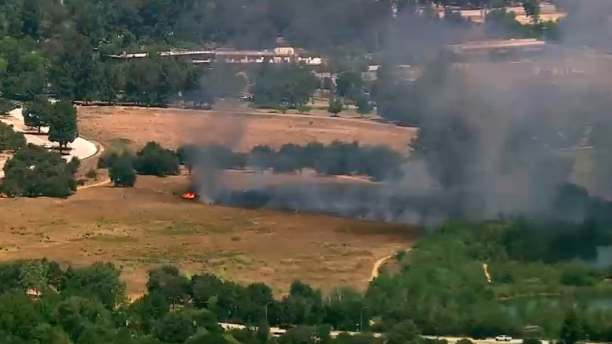 Small grass fire burns in Sepulveda Basin Recreation Area