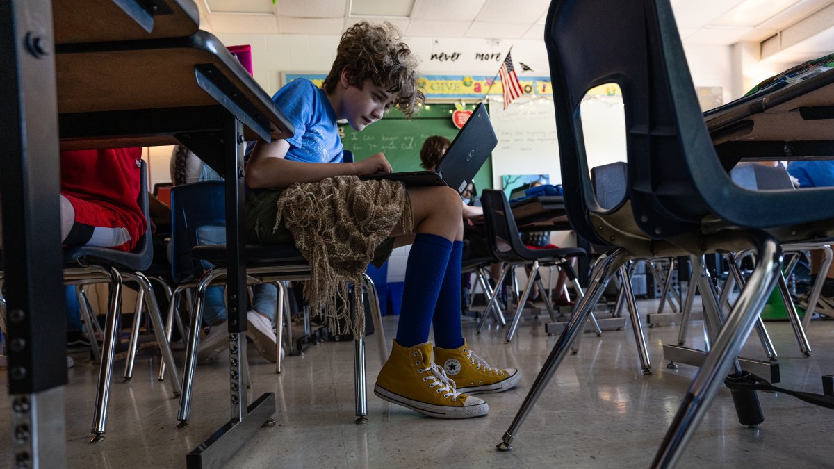 As more teens use AI in school, parents are grappling with how it impacts learning