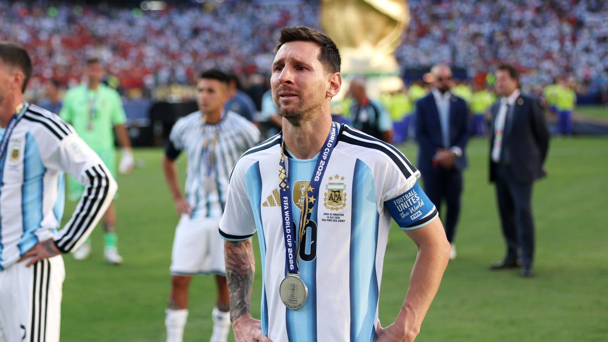 Lionel Messi announces retirement from international soccer with Argentina