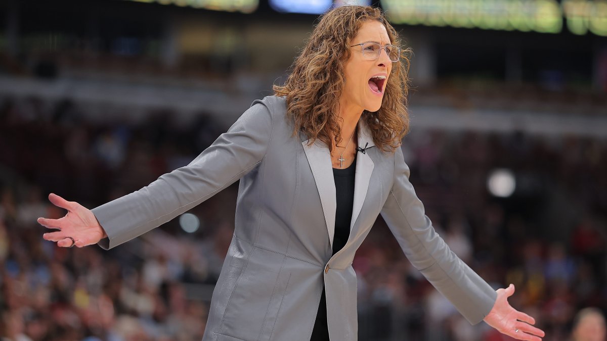 Indiana Fever head coach says divisiveness ‘will not win' during pregame rant