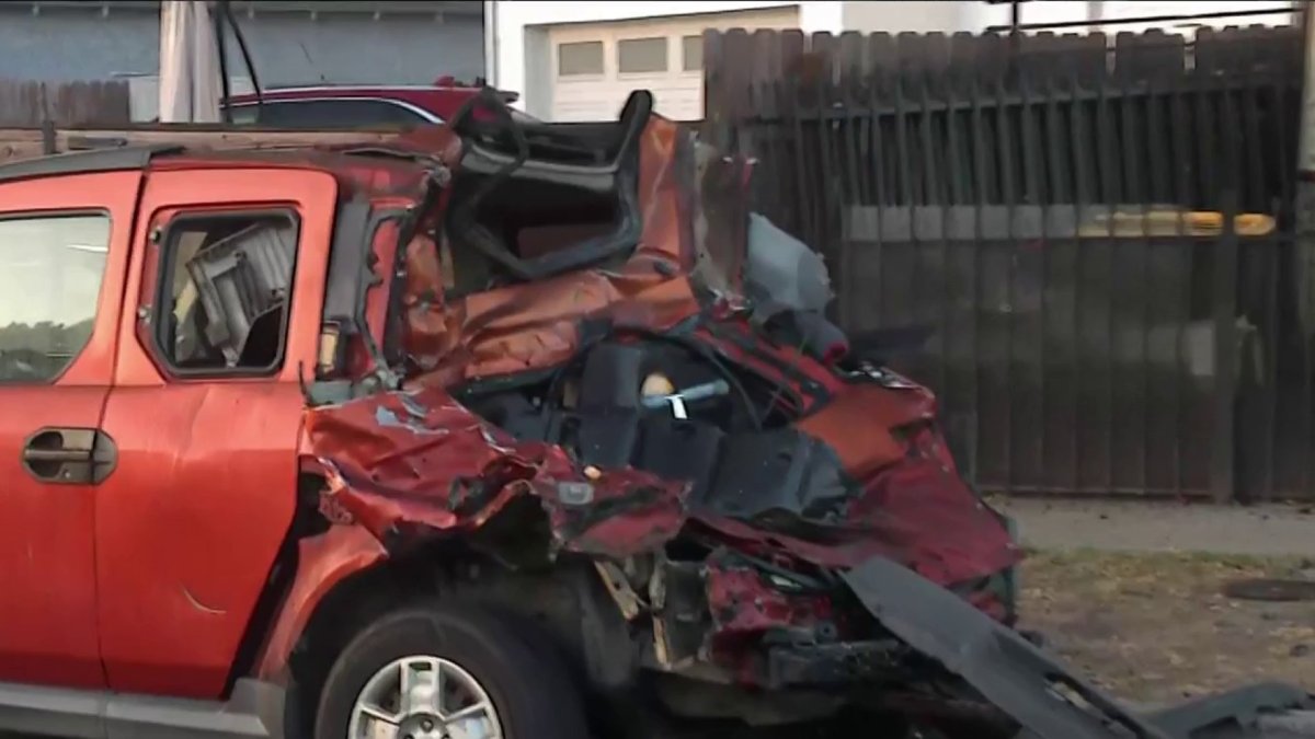 South LA pursuit ends with driver hitting parked cars