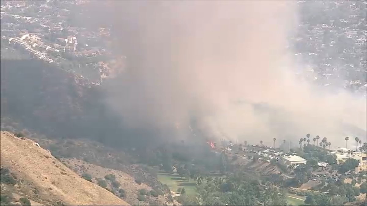 Brush fire burns near Castaway Restaurant in Burbank