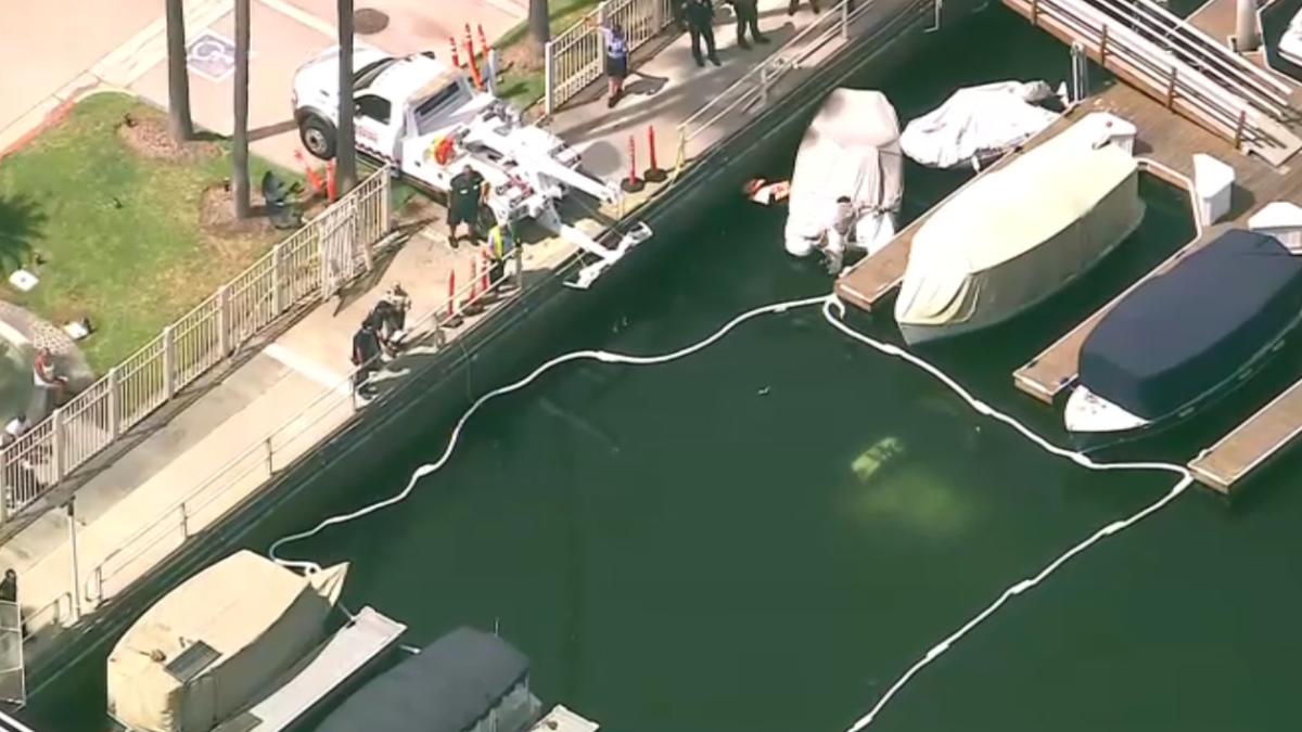 Driver escapes vehicle submerged in Huntington Beach harbor