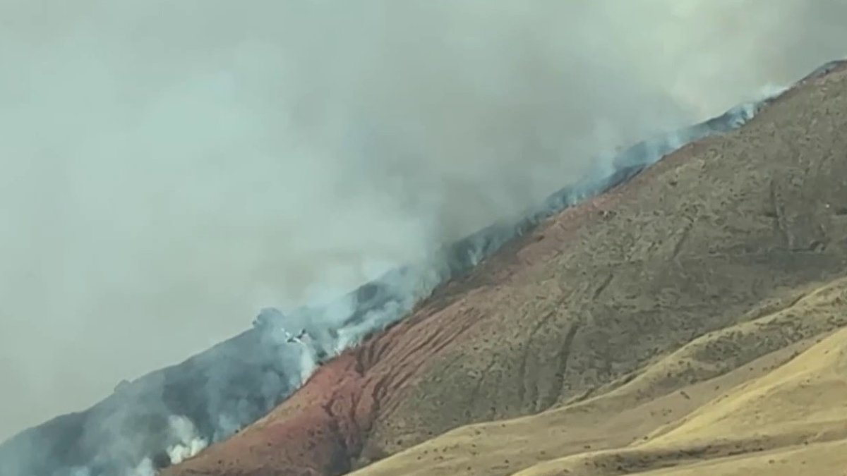Evacuation warning issued due to brush fire near Lebec