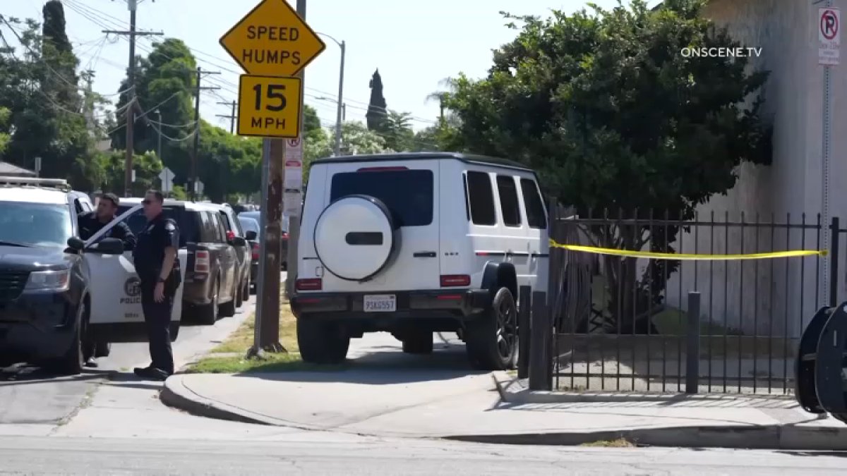 Police searching for 2 women after stolen G-Wagon pursuit in Watts