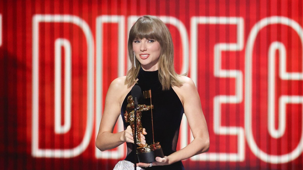 Taylor Swift becomes the most-awarded artist in VMA history. How she broke the record