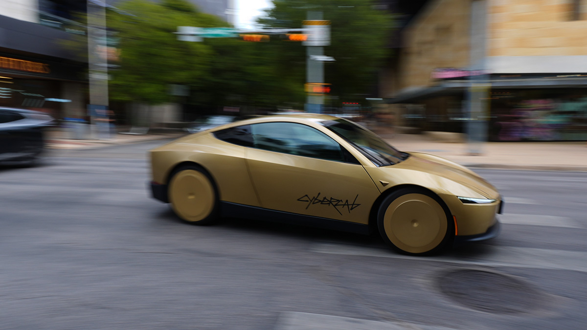 Feds open probe into Musk's steering-wheel-free taxis