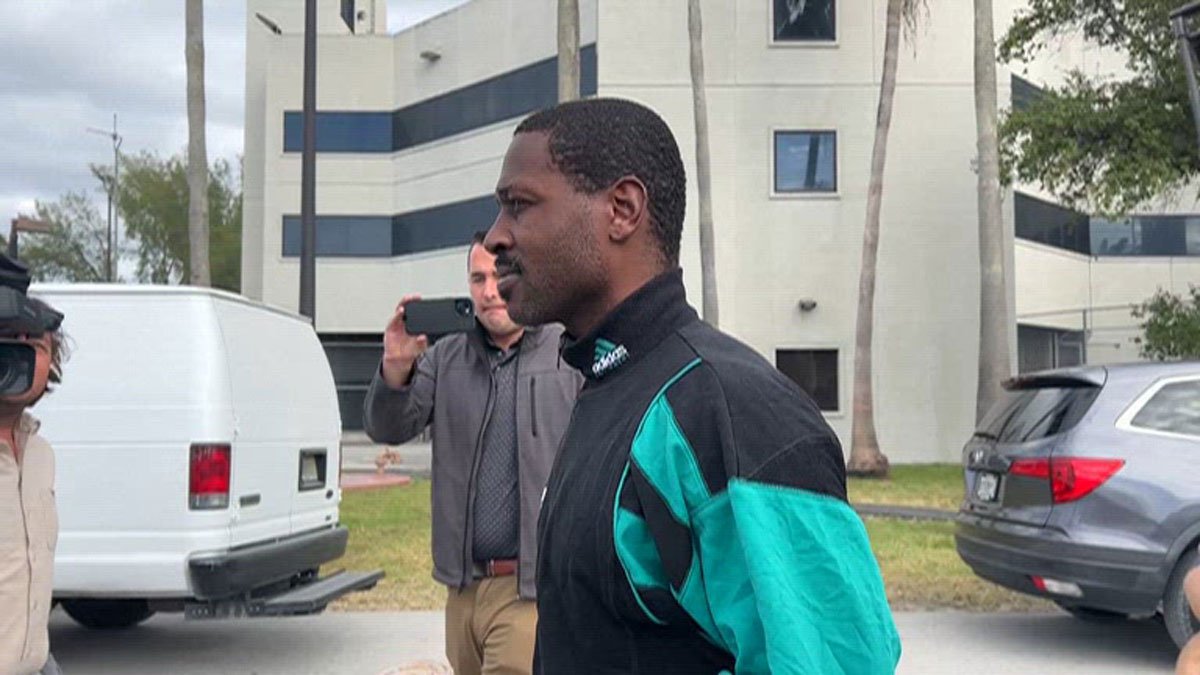 Antonio Brown’s hearing for expected plea deal postponed – NBC Los Angeles