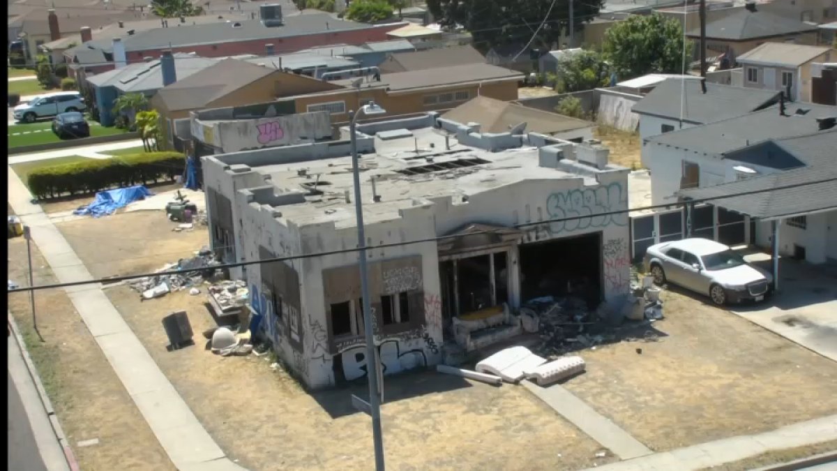 Westmont neighbors concerned by questionable activity at abandoned home