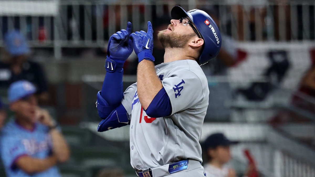 Pages delivers go-ahead single in 7th as Dodgers beat Braves 4-1 to clinch NL Division Series