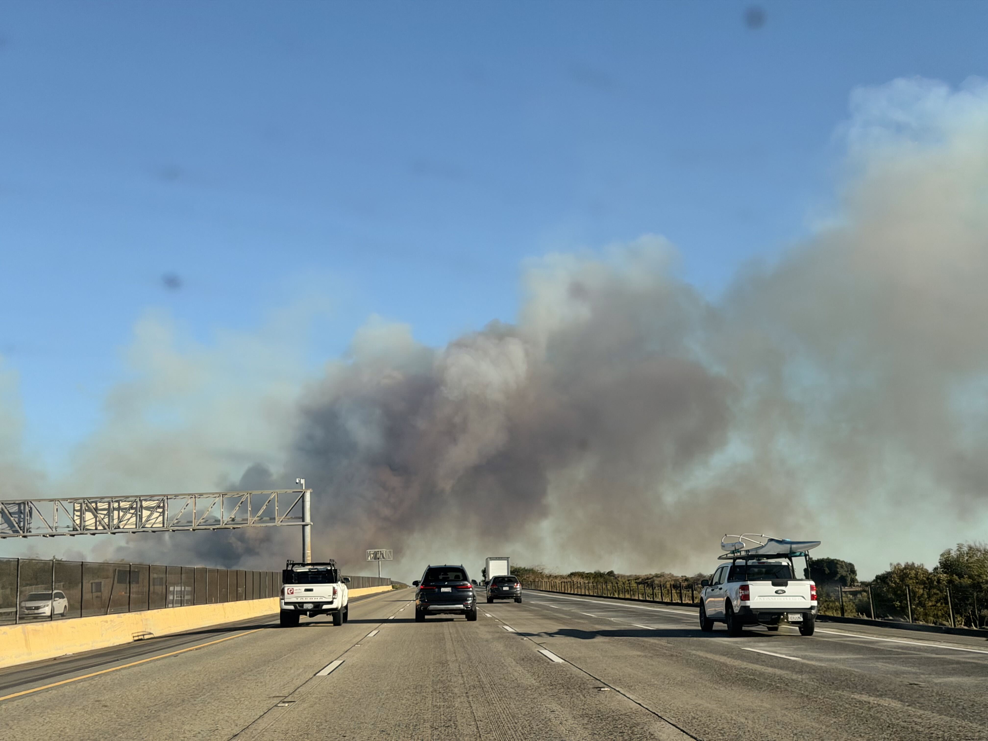 Camp Pendleton brush fire grows to 1,000+ acres, I-5 reopened – NBC Los ...