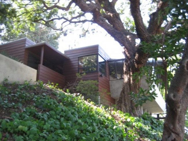Touring Lautner's Jacobsen Residence in Hollywood Hills